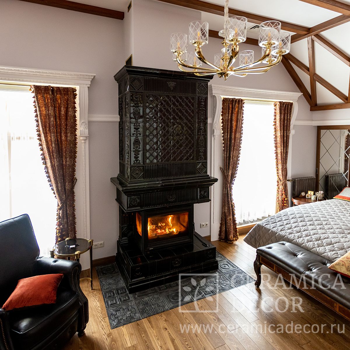 Камин с П-образной топкой в облицовке "Бристоль" в цвете Черная ночь